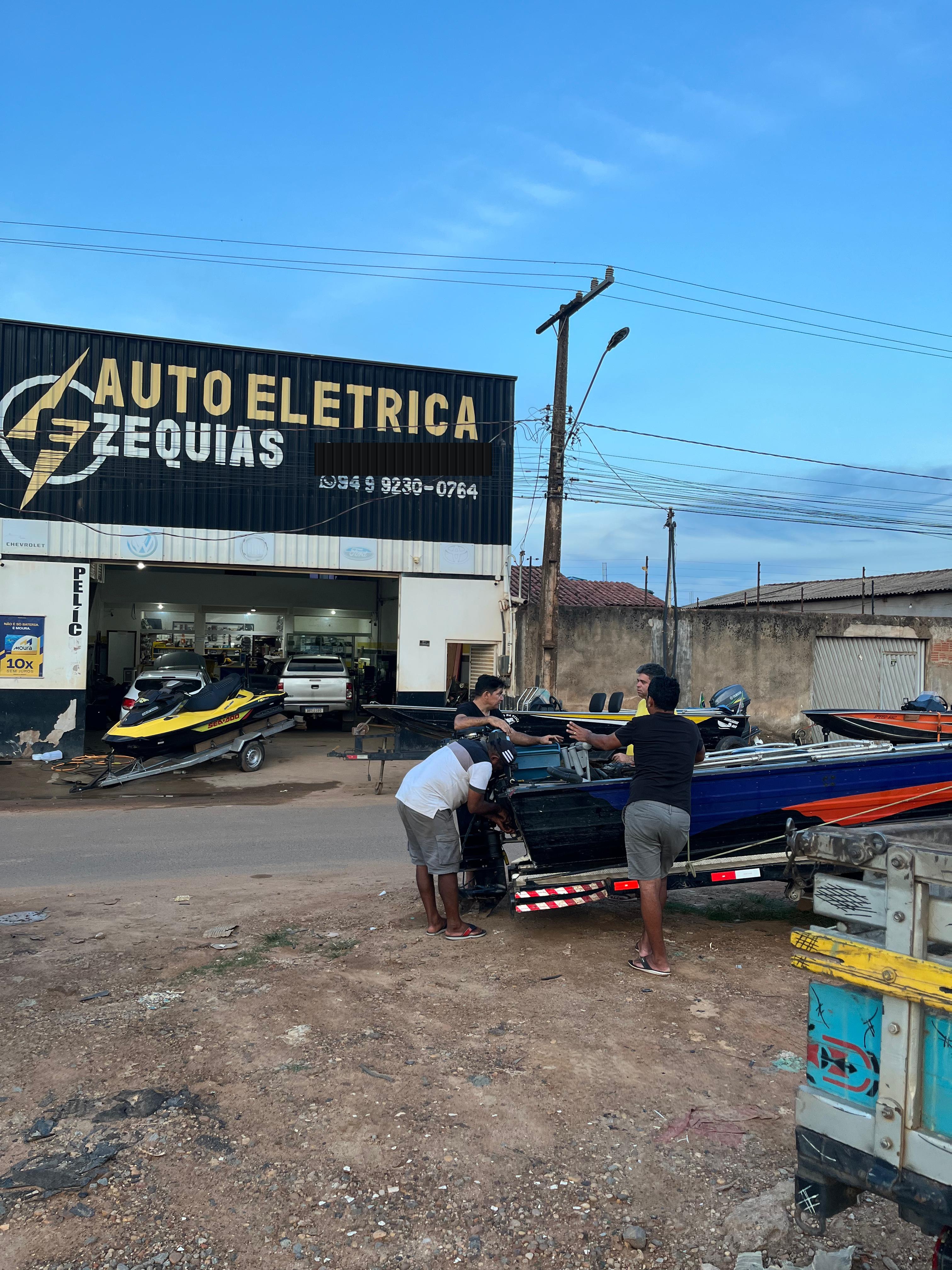 Atendimento elétrico em embarcação